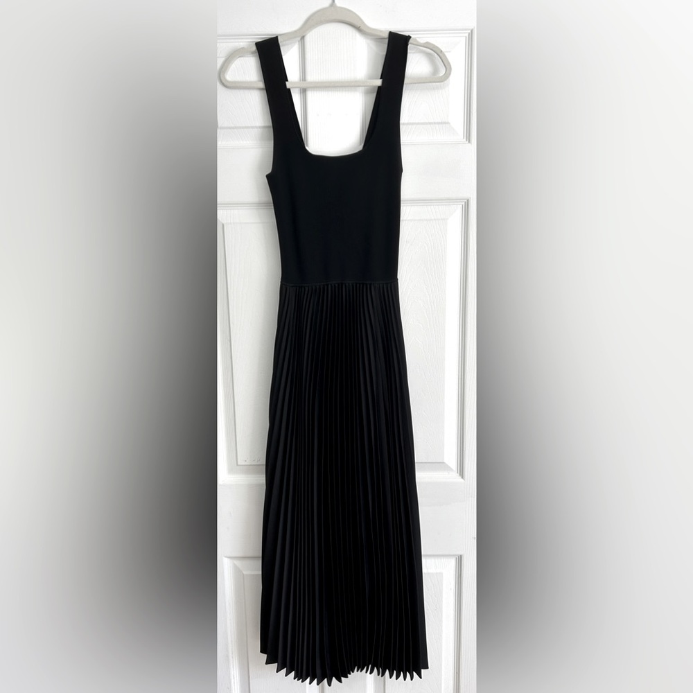 Theory Pleated Square-Neck Ribbed Midi Dress, size small